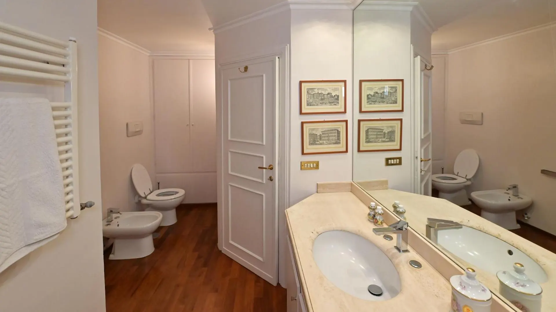 Apartment Domus Greci Piazza Di Spagna Rome Italy